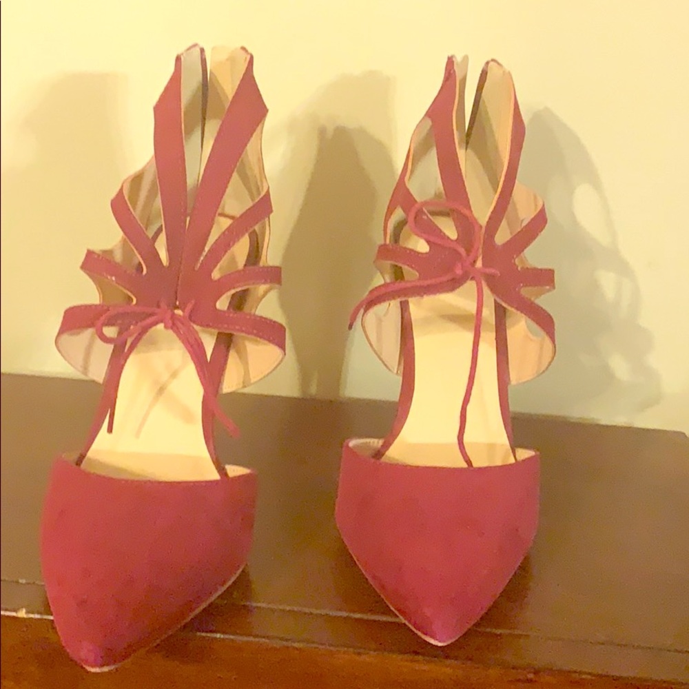 Lace style pointed toe shoe (Great for work)